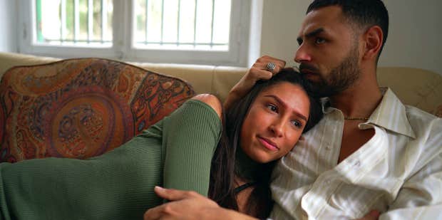 7 Brutally Honest Reasons You're Not Going All-In In Your Relationship - Vimarsana News