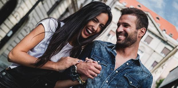 5 Things Attractive Women Always Do When They're Out With Guys - Vimarsana News