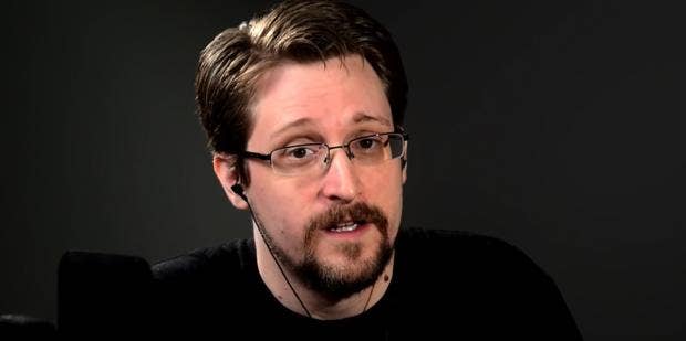Edward Snowden S Girlfriend Living With Him In Moscow Film Reveals Edward Snowden The Guardian