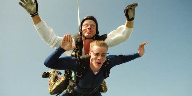Man Gets Hired After Skydiving While Holding A Sign Looking For A New Job - Vimarsana News
