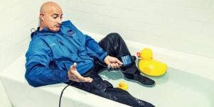 13 Photos Of Jim Cantore To Look At During Hurricane Matthew