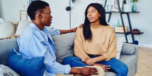 woman and man talking on couch