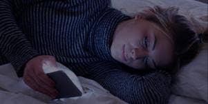 woman texting good night quotes