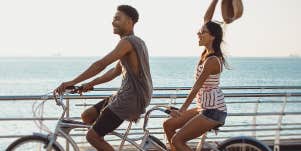 couple cycling 