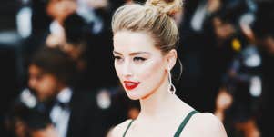 amber heard in front of press cameras