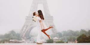 couple hugging in front of the Eiffel tower