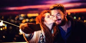 how to act on a first date