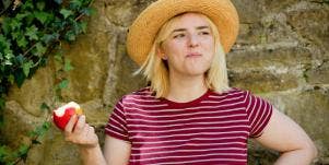 woman eating apple
