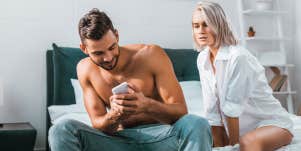 man texting with jealous woman
