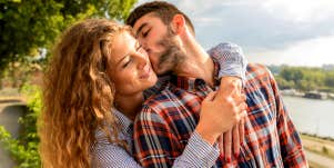 couple kissing