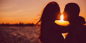 couple kissing in sunset