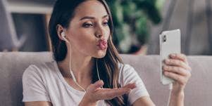 This New 'Kiss Messenger' Lets You Send Smooches Via Your iPhone