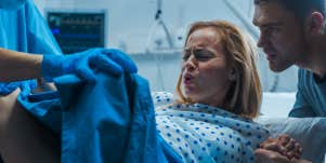 pregnant women giving birth 