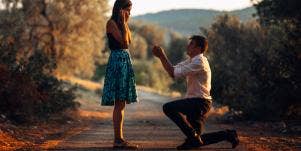 man proposing on propose day