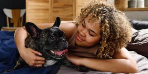woman cuddling her bulldog