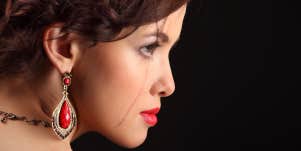 woman with face scar