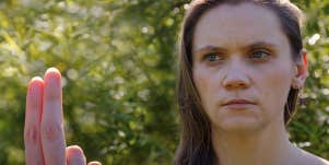 woman looking at therapist's fingers during emdr