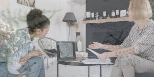 Woman having her custom astrology chat made 