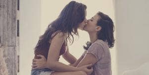 couple kissing