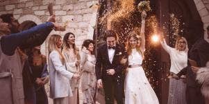 What To Write In A Wedding Card? 6 Love & Marriage Quotes That Double As Wedding Wishes And Relationship Advice