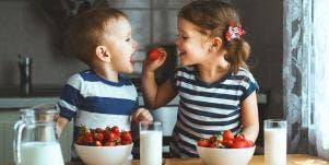 kids eating strawberries