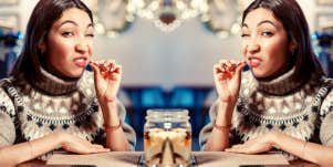 woman picking her teeth on a first date