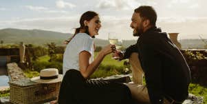 couple drinking wine on date