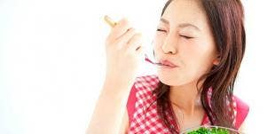 woman eating salad
