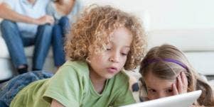 kids using tablet