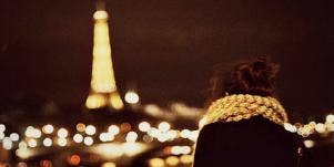 girl looking at the eiffel tower