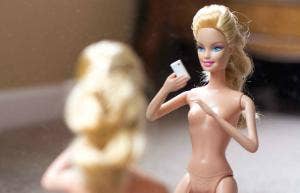 How To Take Nude Selfies & Pics With Sexy Poses (Modeled By Naked Barbie) How To Take Nude Selfies & Pics With Sexy Poses (Modeled By Naked Barbie)