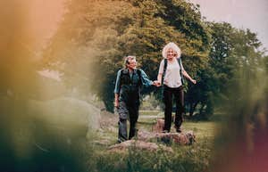 Mature couple hiking, healthy habits to feel great no matter your age 