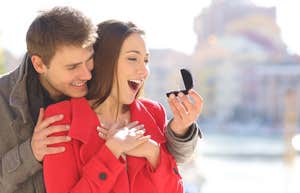 man proposing to woman 