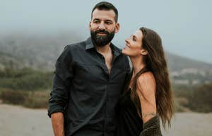 Simple Compliments Men Wish Their Wives & Girlfriends Would Give More Often Girlfriend showering man in compliments.