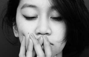 High emotional intelligence allows woman to reduce stress.