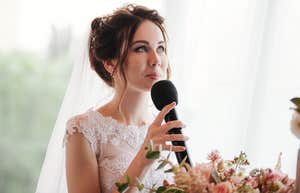 bride talking about her mother in her wedding speech