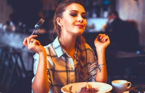 Things People Do At Restaurants That Reveal How Much Money They Really Have