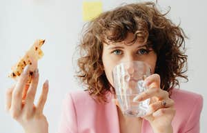 Worker Pointed Out Co-Worker’s Distracting Lunch Habit