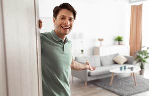 People Who Grew Up In The South Usually Keep These Things In Their Homes southern man welcome guests to his home