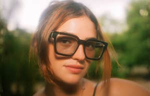 Calm confident person showing simple daily habits of naturally unbothered people who handle life with ease.