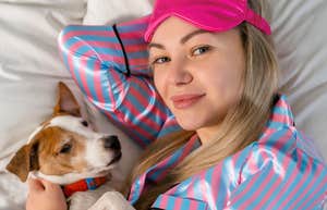 People Who Can't Sleep Without Their Pet In The Bed With Them Usually Have These Reasons