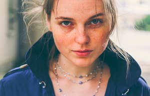 Adults Who Were Raised By Tense, Nervous Moms Often Do These Things In Silence