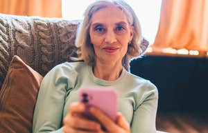 If Your Mom Texts These Phrases, She Probably Feels Lonely And Needs Your Attention