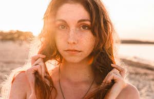 Insecure person showing the behaviors people with low confidence often donât realize they use to overcompensate.