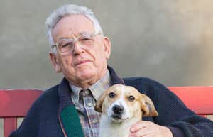 Man With Alzheimer’s Who Couldn’t Speak Suddenly Finds His Words When His Dog Walks In