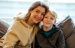 smart parent sitting next to her son teaching him brilliant old-fashioned lessons