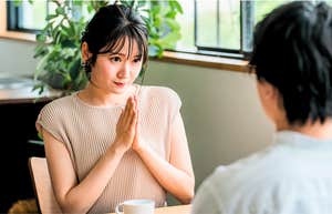 insecure woman coming across as needy in conversation