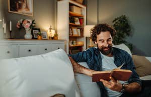 workers in mexico now have the right to ignore their bosses after hours man relaxing after work because he can ignore messages from his boss