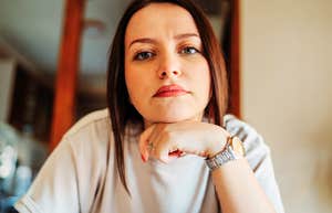 People With Incredible Mental & Emotional Boundaries Usually Do Little Things On An Everyday Basis A thoughtful young woman sitting indoors resting her head on her hand, symbolizing emotional self-care, reflection, and strong personal boundaries.