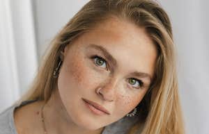 Women With Strong Mental & Emotional Intelligence Usually Say Phrases In Everyday Conversation Woman has strong intelligence.